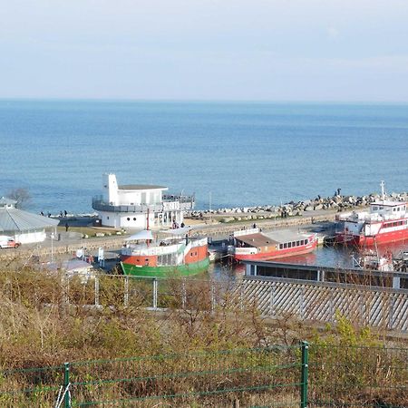 Seelotsenstation Sassnitz Mit Hafenblick By Unsere Urlaubszeit Exterior photo